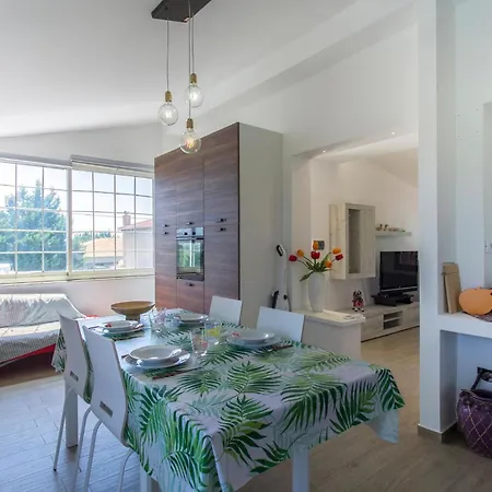 Gorgeous In With Kitchen كوميزو