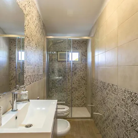 Gorgeous In With Kitchen شقة